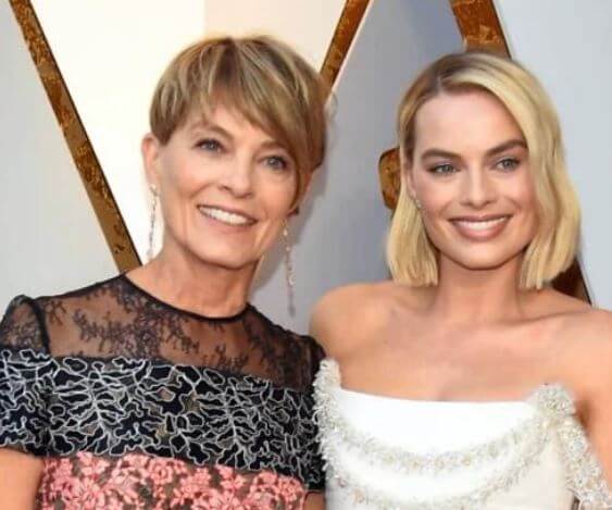 Doug Robbie daughter Margot Robbie and ex wife attending Oscars.